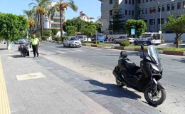 Antalya’da elektrikli bisiklet ile motosikletin çarpışması sonucu 3 kişi yaralandı