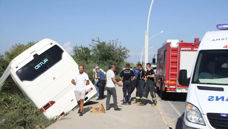 Antalya’da Otel Personelini Taşıyan Servis Otobüsü Kaza Yaptı: 7 Yaralı